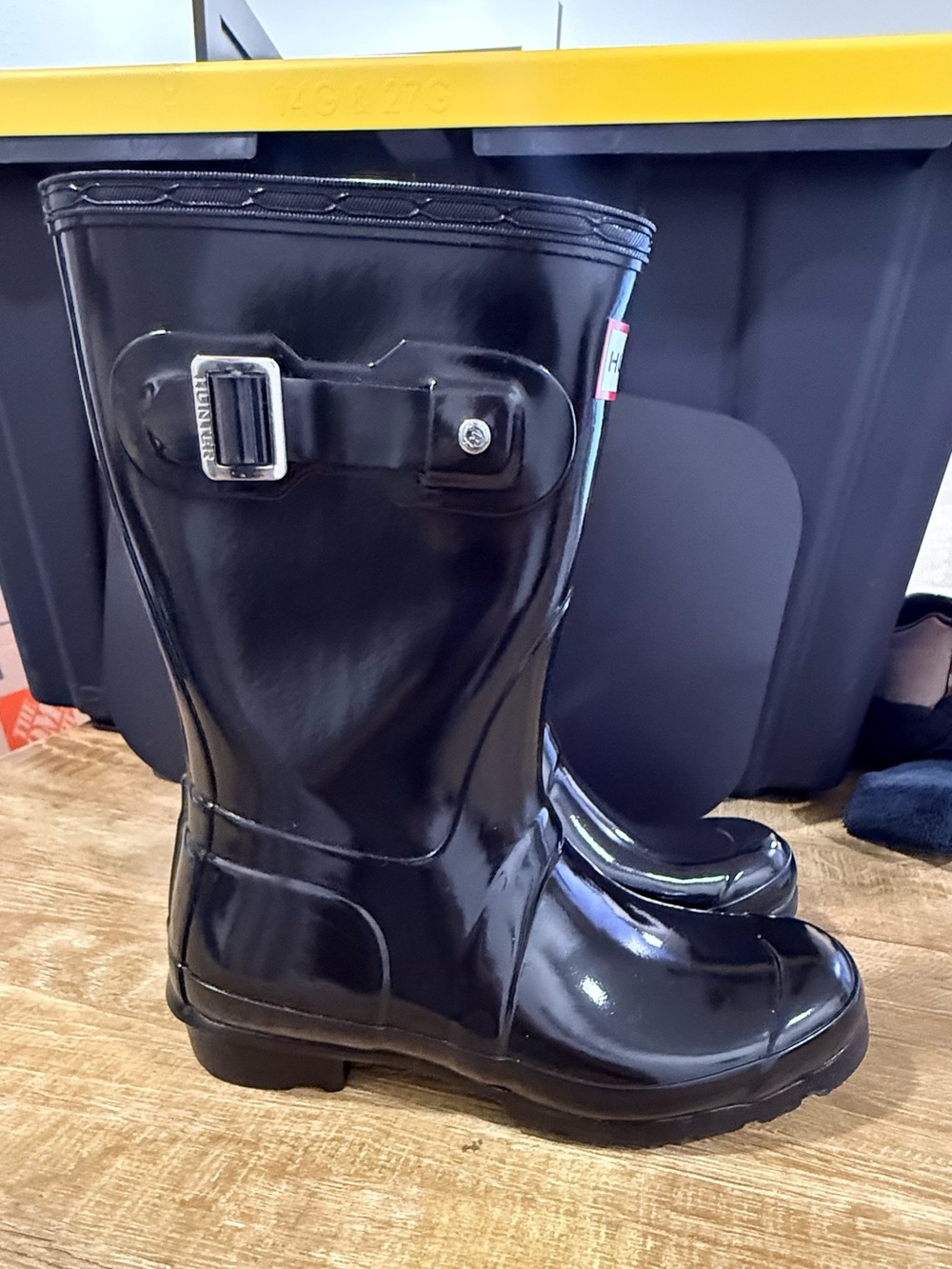 Hunter | Original Short Gloss Rain Boots | Black | Size 6 - Picture 2 of 7